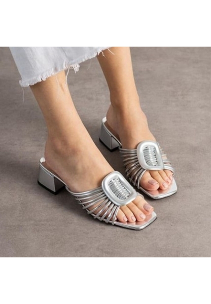 Anca Gümüş Rugan Topuklu Terlik